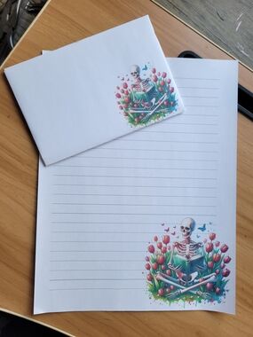💀NEW💀 Hand Crafted 24pc Skeleton & Tulip Lined Writing Paper Set - White